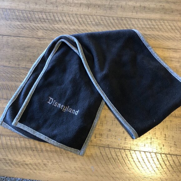 Vintage Mickey Disneyland Resort Winter Scarf - Great Christmas gift! - Picture 3 of 5